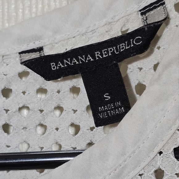 Size S Banana Republic Crew Neck Eyelet Lace Vintage Crop Top - Picture 2 of 12